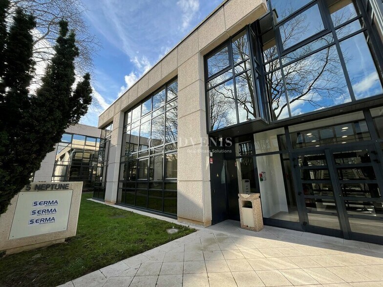 1 Boulevard Des Chênes, Guyancourt to rent - Building Photo - Image 3 of 3