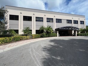 2621 Cattlemen Rd, Sarasota, FL for rent Building Photo- Image 1 of 8