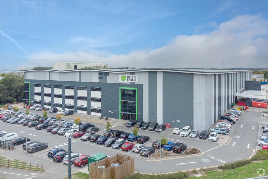 St Georges Way, Nuneaton to rent - Primary Photo - Image 1 of 8