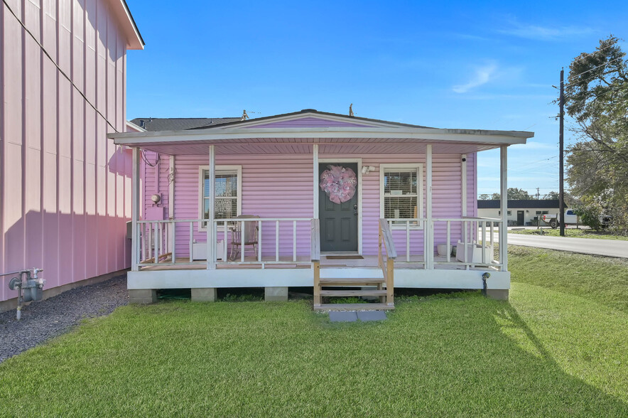 213 Houston St, Tomball, TX for rent - Primary Photo - Image 1 of 19