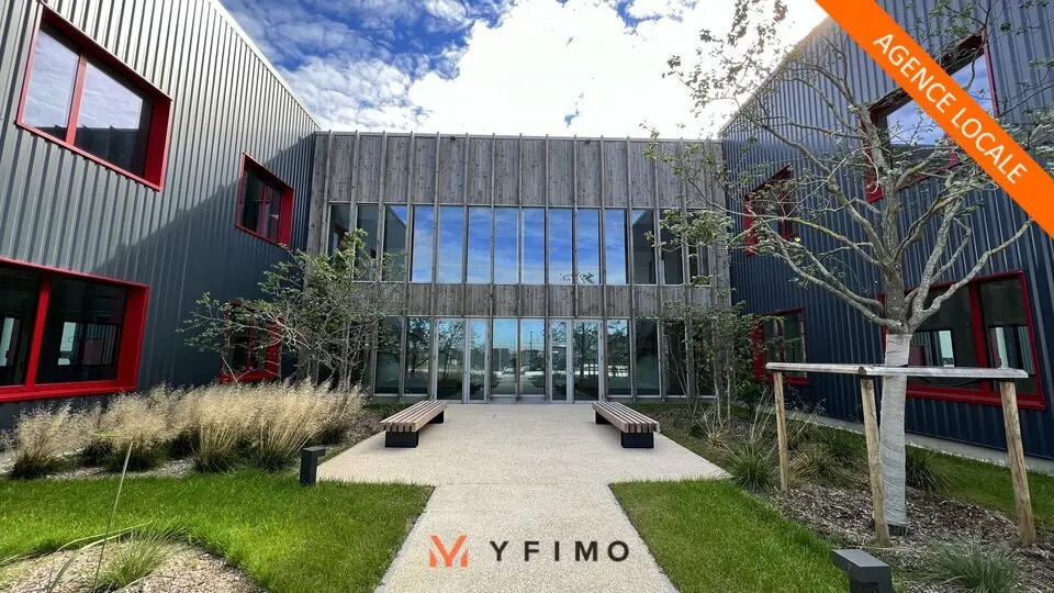 Office in Le Thillay to rent Building Photo- Image 1 of 12