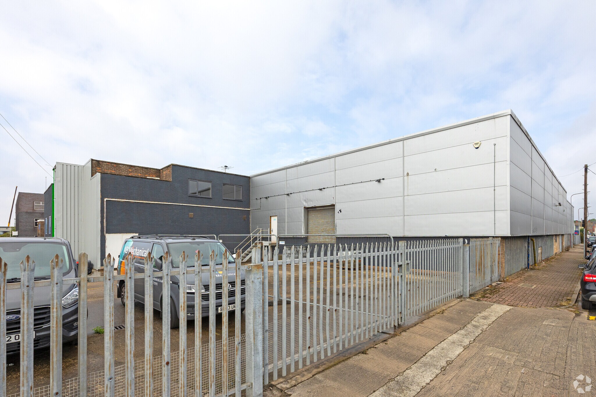West Dock St, Hull to rent Building Photo- Image 1 of 5