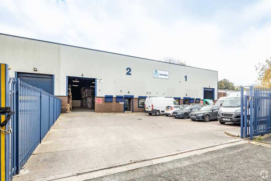 Parkway Trading Estate, Longbridge Rd, Manchester to rent - Building Photo - Image 2 of 6