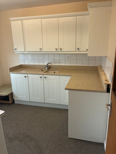 Unit 18A County Rd, Brackley to rent - Building Photo - Image 2 of 7