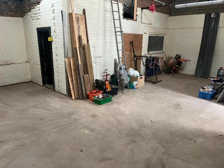 St Marys Ave, Milton Keynes to rent - Building Photo - Image 2 of 3