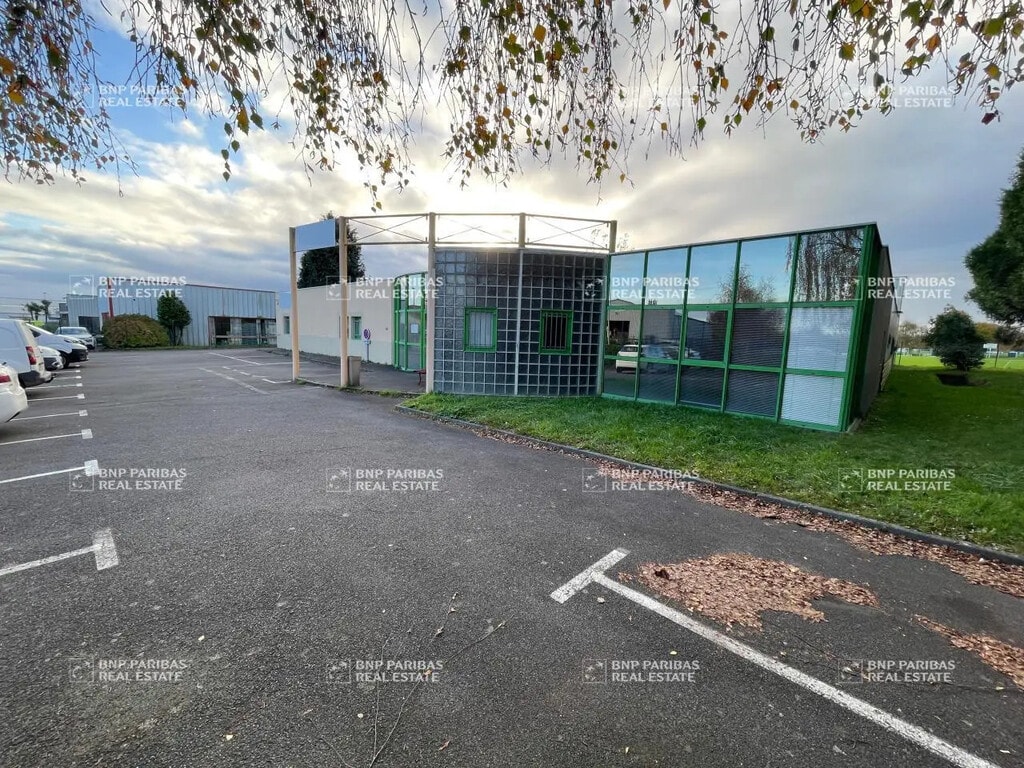 Vente Bureaux 900 m² - Photo 1