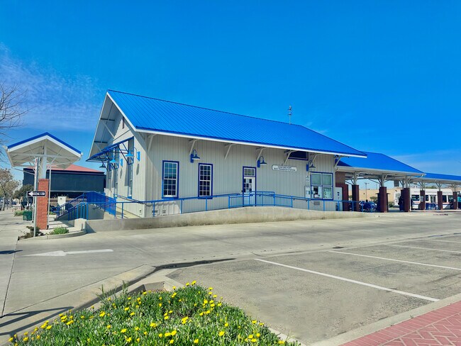 More details for 504 W 7th St, Hanford, CA - Retail for Sale