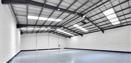 Middlefield Industrial Estate, Falkirk for rent Interior Photo- Image 1 of 5