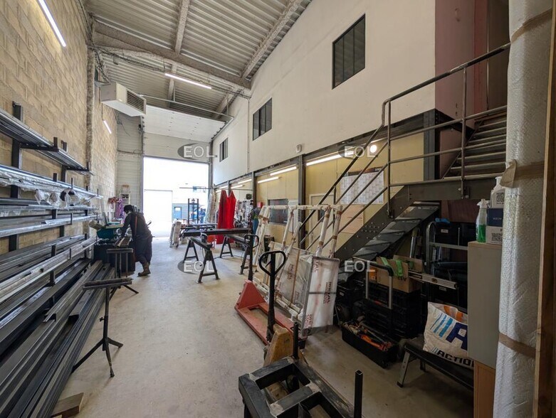 Light Industrial in Villeneuve-Saint-Georges to rent - Building Photo - Image 2 of 7