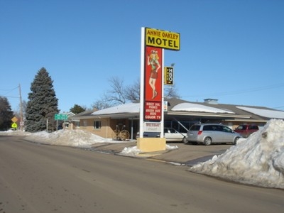 428 Center Ave, Oakley, KS for sale - Primary Photo - Image 1 of 4