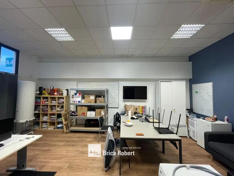 30 Rue Du 35eme Regiment D'Aviation, Bron to rent - Interior Photo - Image 3 of 6