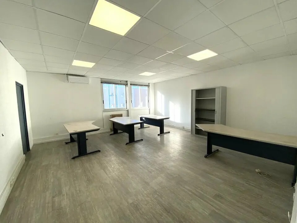 Location Bureaux 207 m² - Photo 1