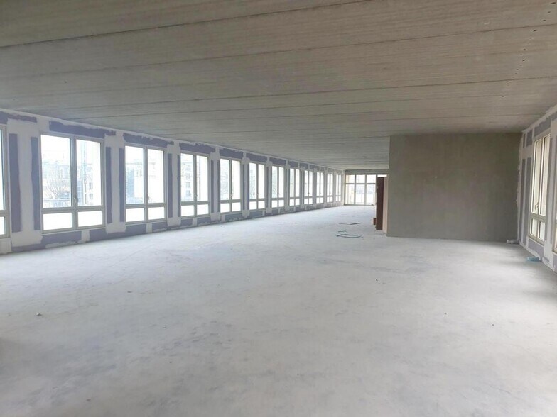 Office in Versailles to rent - Building Photo - Image 3 of 12