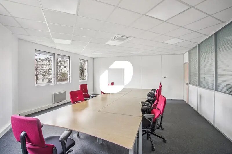 Office in Nanterre to rent - Interior Photo - Image 3 of 12