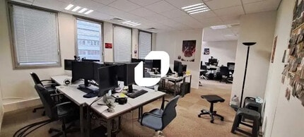 259-261 Rue De Paris, Montreuil to rent Interior Photo- Image 2 of 2