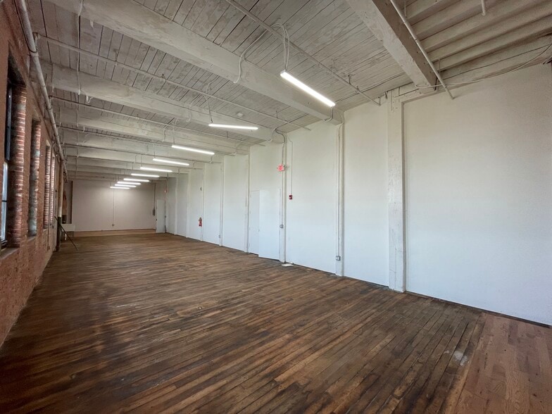 15 Wilkinson Ave, Jersey City, NJ to rent - Interior Photo - Image 3 of 7