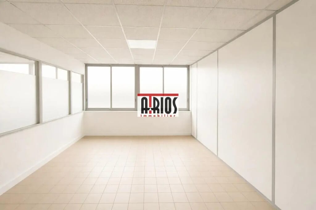 Location Bureaux 200 m² - Photo 1