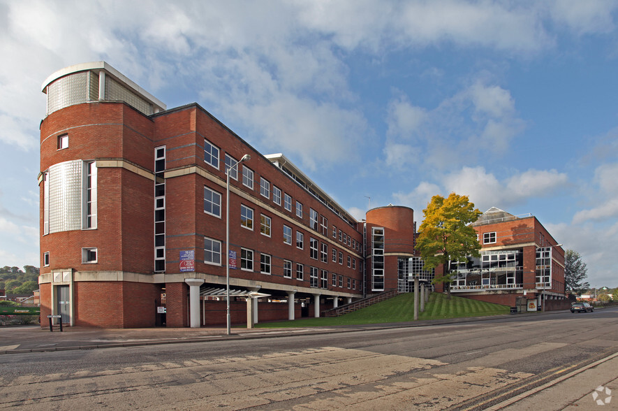 40 Oxford Rd, High Wycombe for rent - Primary Photo - Image 1 of 4