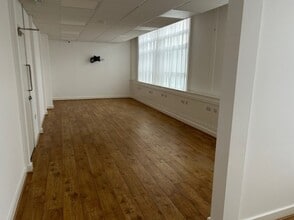 1 Station St, Bingham to rent Interior Photo- Image 1 of 2