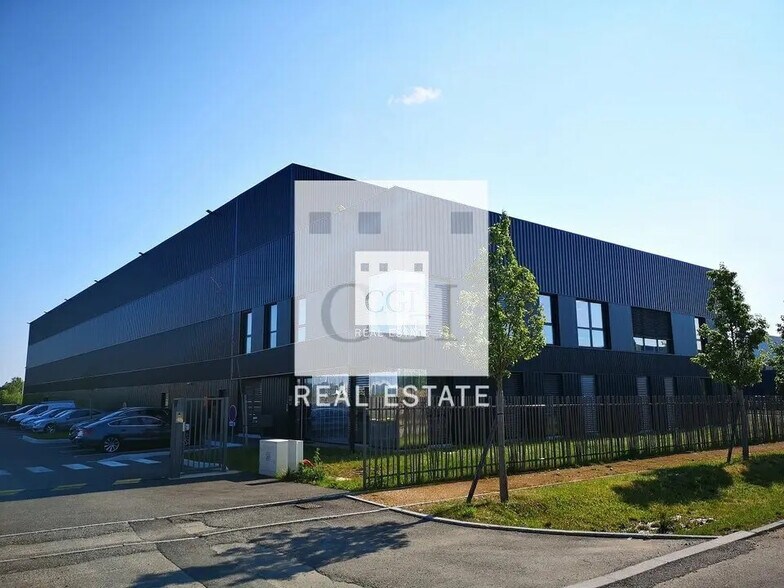 Office in Genas to rent - Building Photo - Image 1 of 15