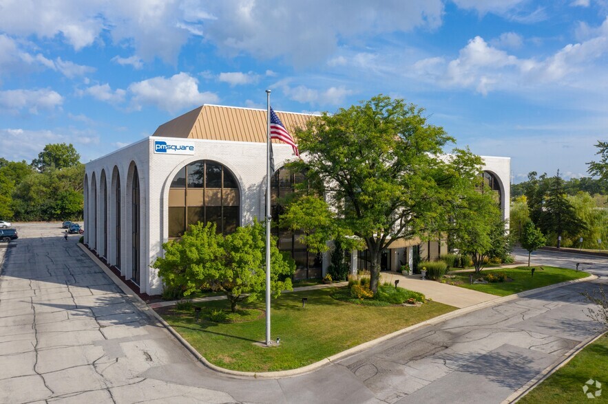 2100 Clearwater Dr, Oak Brook, IL for rent - Building Photo - Image 1 of 10