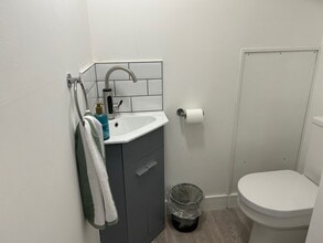 16 High St, Glastonbury to rent Interior Photo- Image 2 of 4