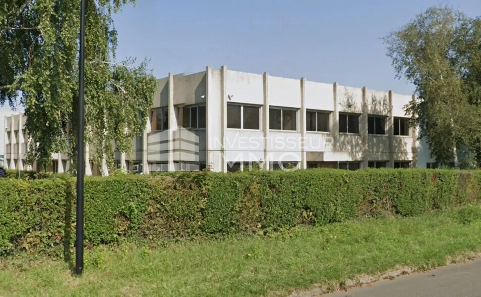 Industrial in Buc to rent - Building Photo - Image 1 of 3