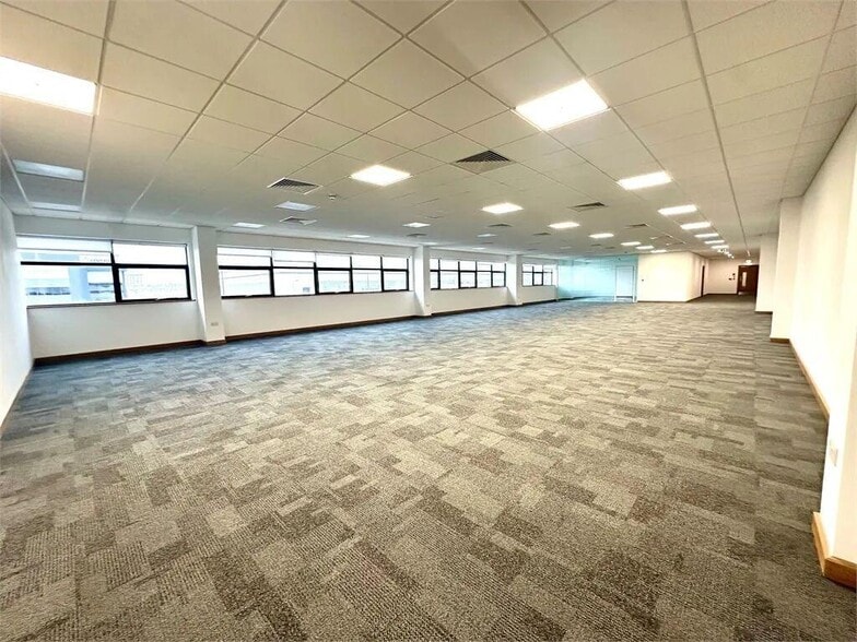 The Manorway, Stanford Le Hope to rent - Building Photo - Image 2 of 19