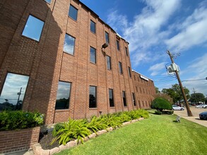 9610 Long Point Rd, Houston, TX for rent Building Photo- Image 2 of 4