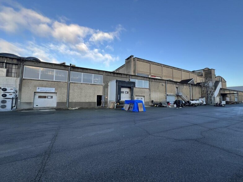 Industrial in La Courneuve to rent - Building Photo - Image 3 of 30