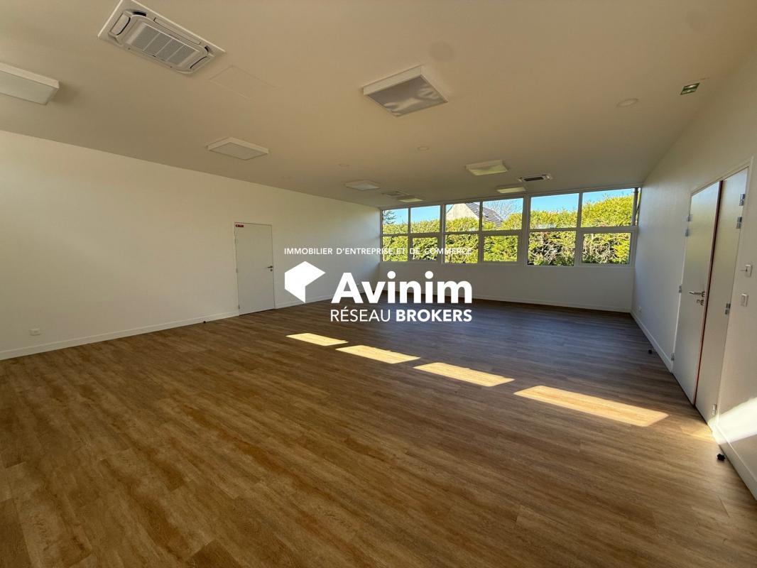 Office in Soisy-sous-Montmorency to rent Interior Photo- Image 1 of 11