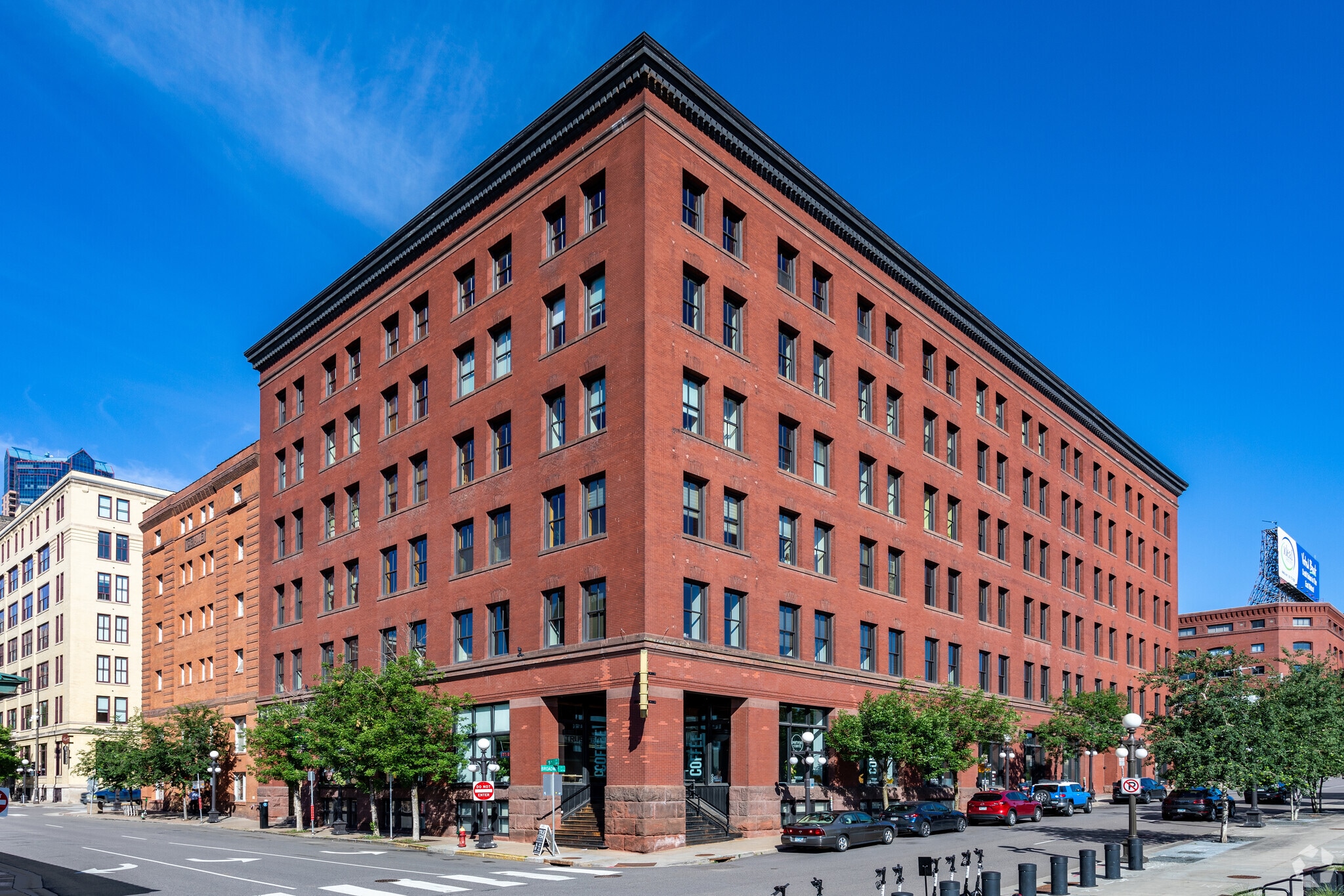 289 5th St E, Saint Paul, MN to rent Building Photo- Image 1 of 11