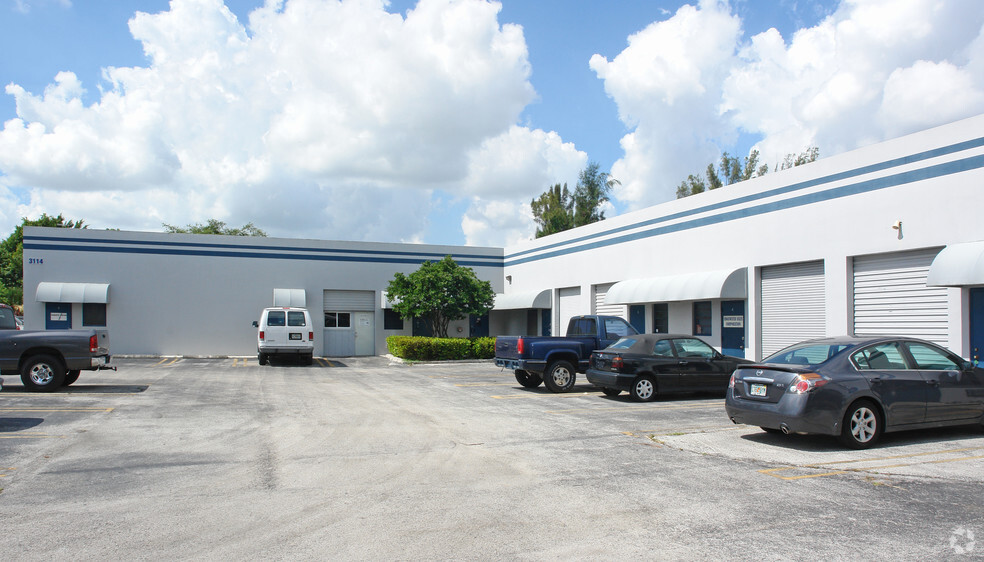 3114 45th St, West Palm Beach, FL for rent - Building Photo - Image 3 of 6