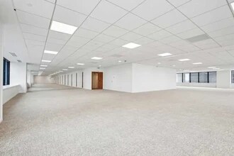 20 Avenue André Prothin, Courbevoie to rent Interior Photo- Image 1 of 3