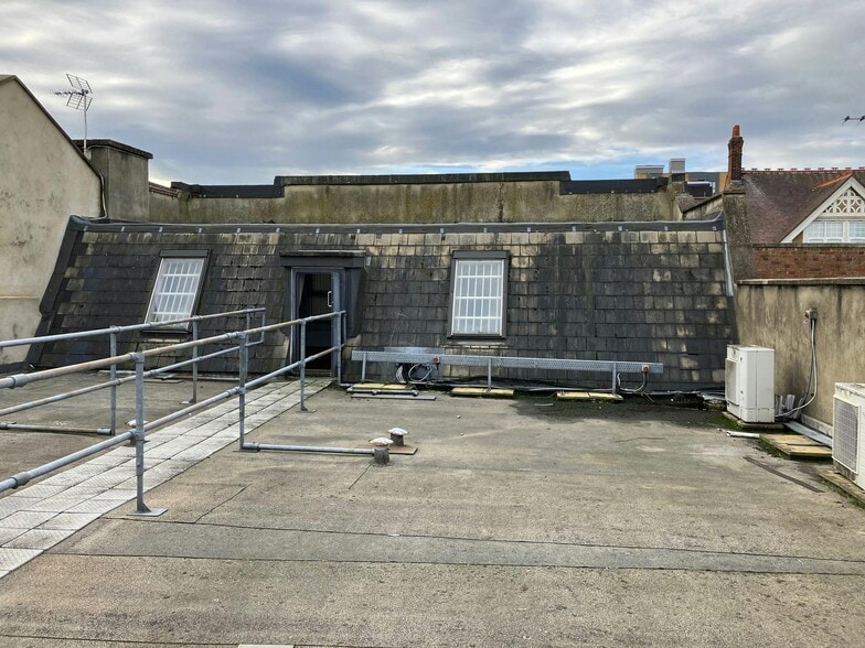 121-123 High St, Slough for sale - Building Photo - Image 3 of 8