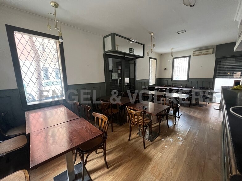 Retail in Barcelona, Barcelona to rent - Interior Photo - Image 2 of 4