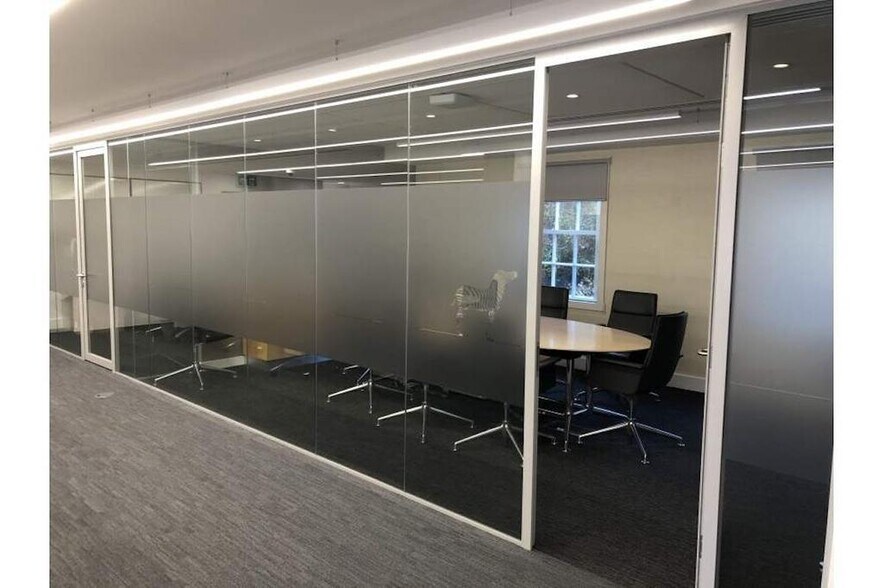 Park St, Guildford to rent - Interior Photo - Image 2 of 3