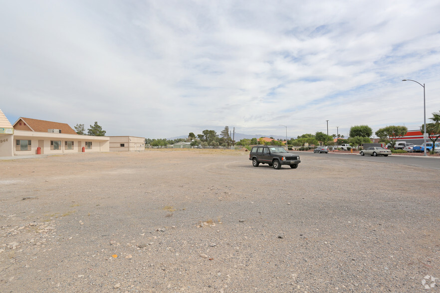 4940 Vegas Dr, Las Vegas, NV for sale - Primary Photo - Image 1 of 1