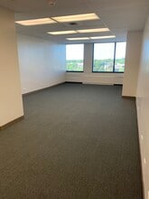 800 E Northwest Hwy, Palatine, IL to rent Interior Photo- Image 1 of 2