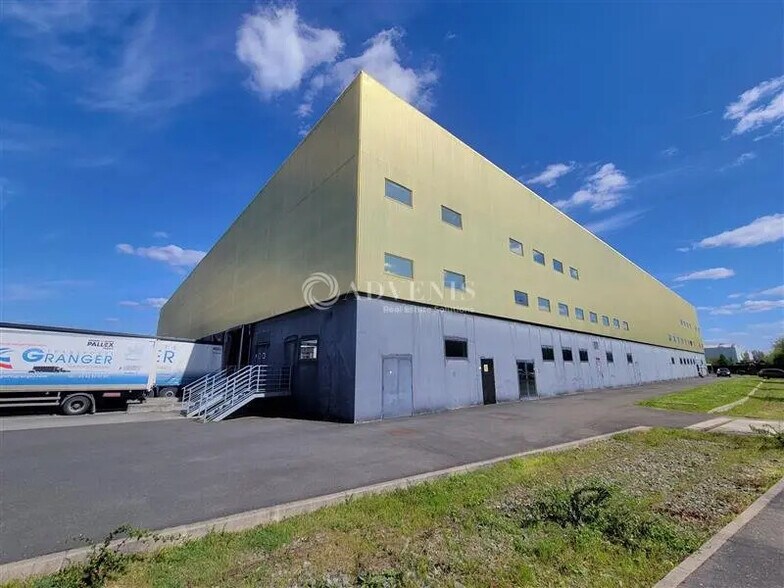 Industrial in Gennevilliers to rent - Building Photo - Image 1 of 6