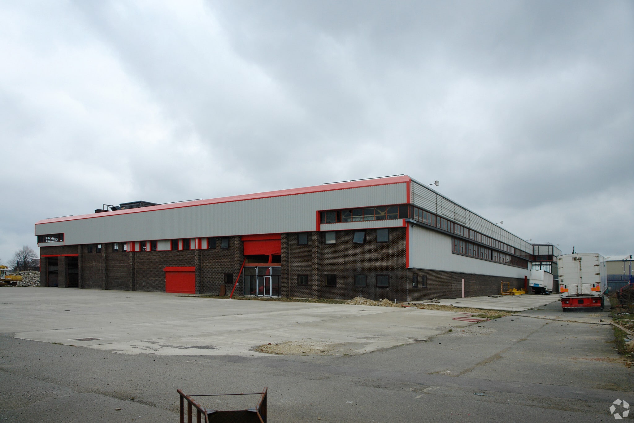 247 Sticker Ln, Bradford to rent Primary Photo- Image 1 of 2