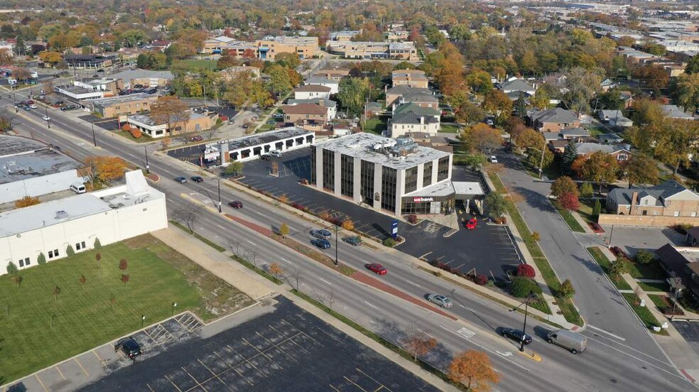 6677 N Lincoln Ave, Lincolnwood, IL for sale - Aerial - Image 2 of 31