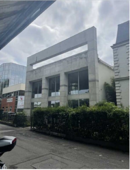 24-25 Quai Du President Carnot, Saint-Cloud to rent - Building Photo - Image 2 of 15