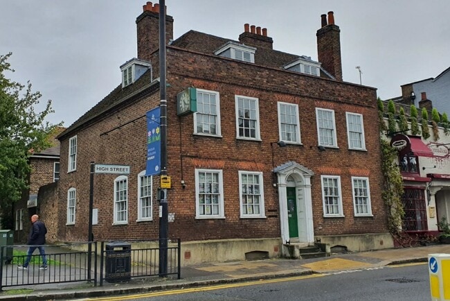 More details for 118 High St, Uxbridge - Office to Rent