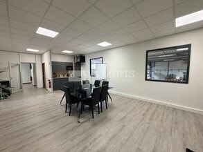 Light Industrial in Limonest for sale Interior Photo- Image 1 of 4