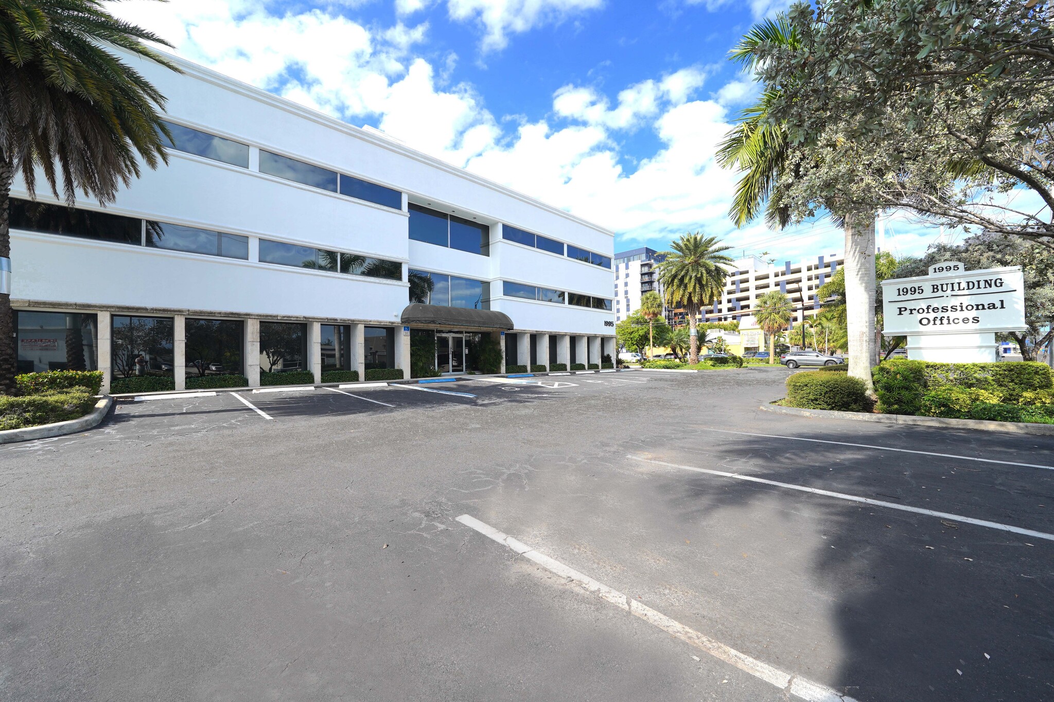 1995 E Oakland Park Blvd, Fort Lauderdale, FL for sale Building Photo- Image 1 of 10