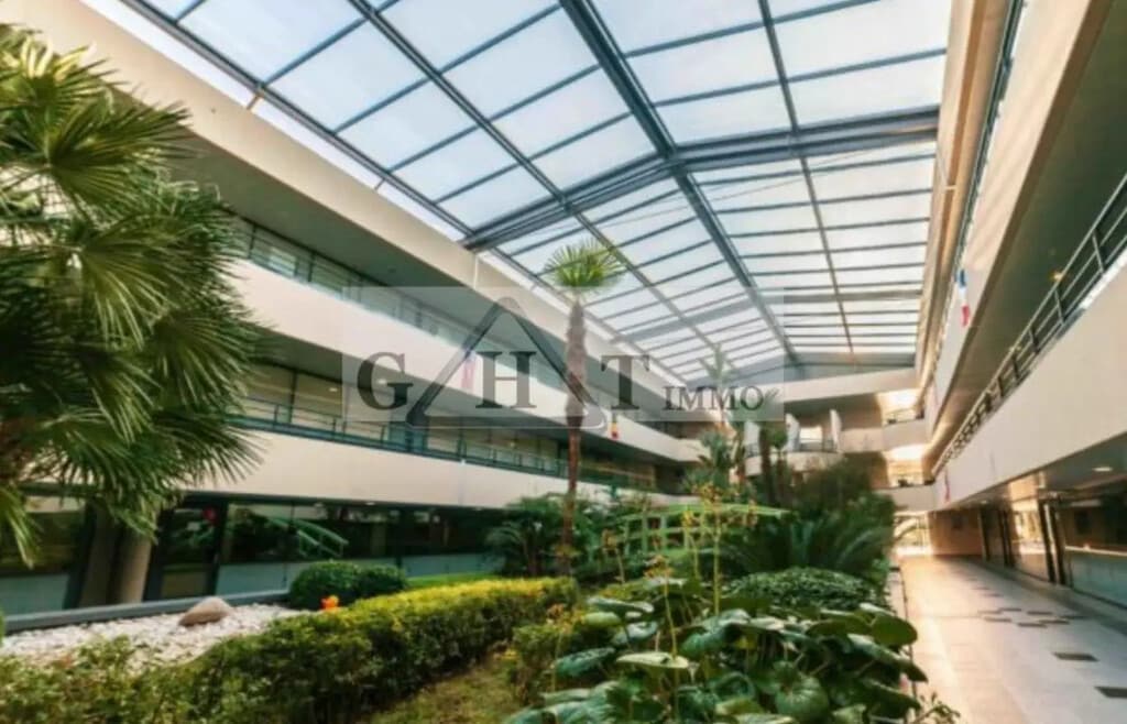 Location Bureaux 123 m² - Photo 1