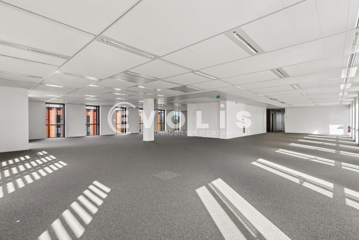 Office in Chevilly-Larue to rent Building Photo- Image 1 of 26