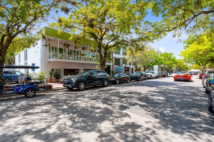 3120-3138 Commodore Plz, Coconut Grove, FL for sale - Building Photo - Image 3 of 18