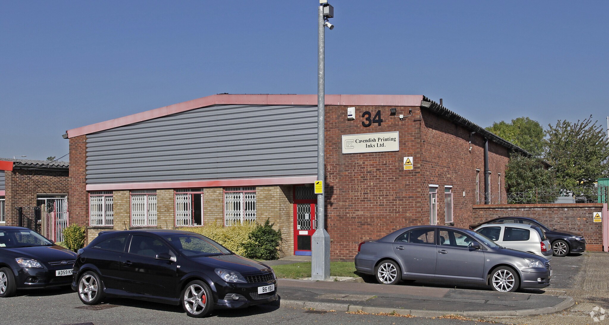 34 Bilton Way, Luton for sale Primary Photo- Image 1 of 1